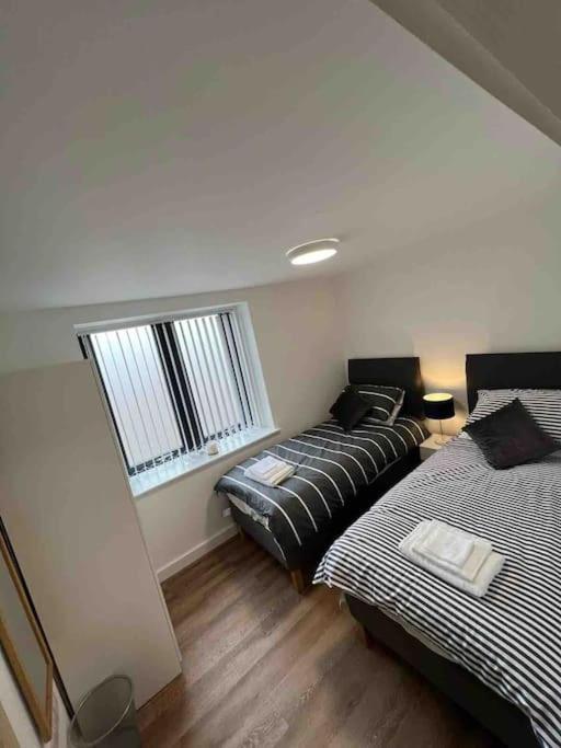 Newly Built 2 Bed Flat In The Heart Of Leek Apartment Exterior photo